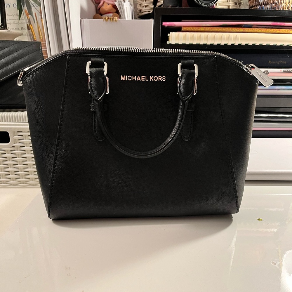 Micheal Kors black leather bag